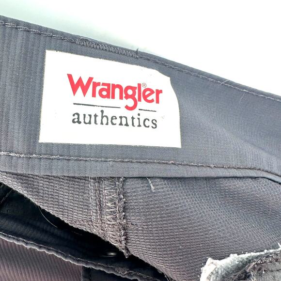 Wrangler Size 40 Shorts Gray Straight Leg Workwear Uniform Business Zip Pockets - Picture 3 of 4